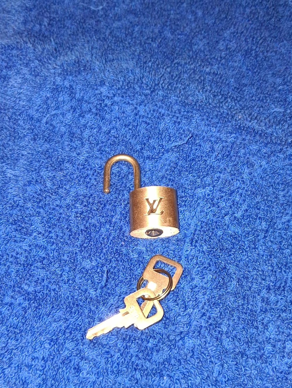 Source Unknown Gold-tone Padlock with Matching Key Set